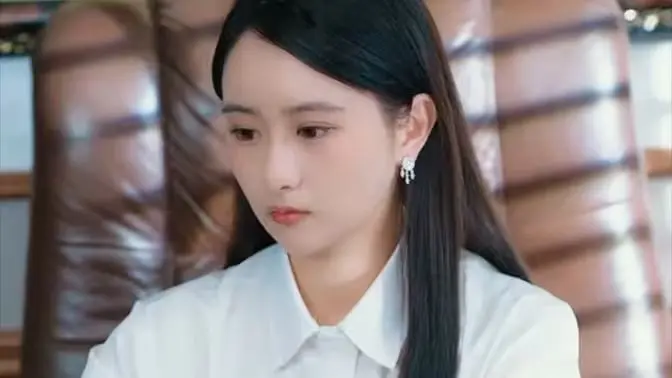 《小保姆回乡：隐藏大佬身份曝光，乡村复仇与爱情燃爆！》